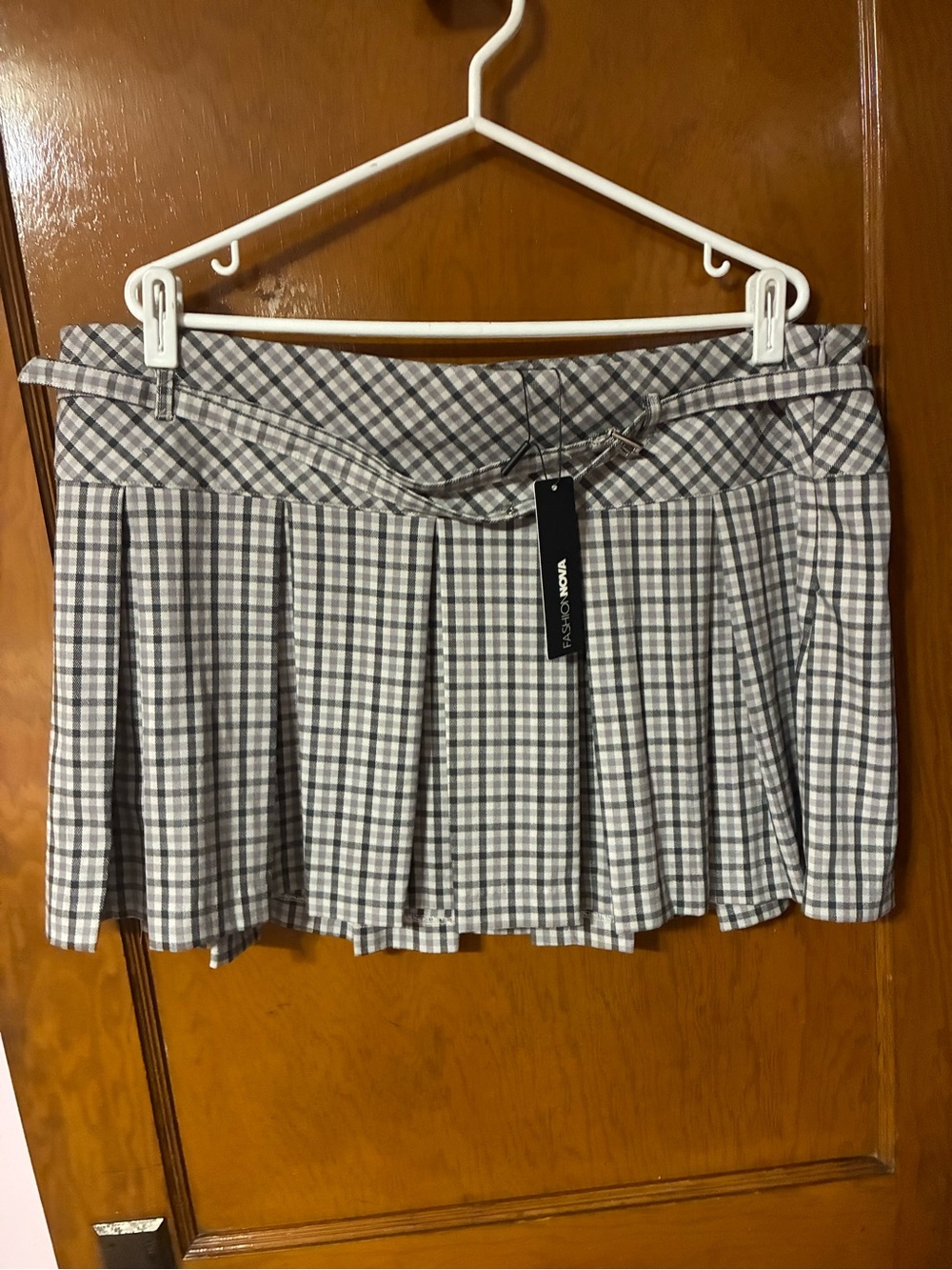 ❤️ 2/$10 - NWT Fashion Nova Gray and White Plaid Pleated Mini Skirt